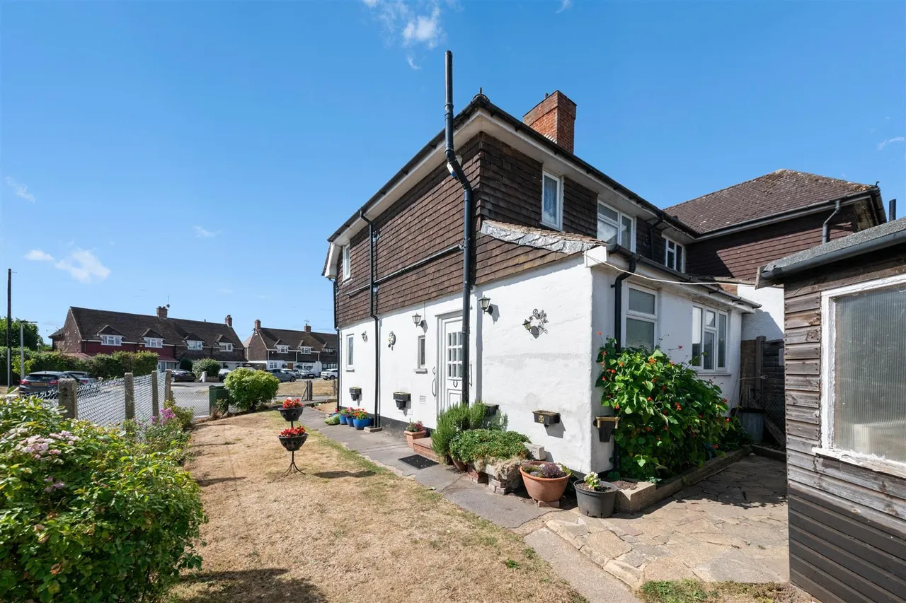 Priory Close, Denham, photo 16