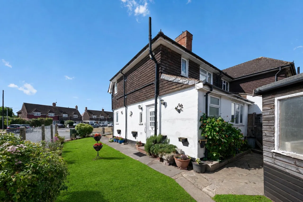 Priory Close, Denham, photo 18
