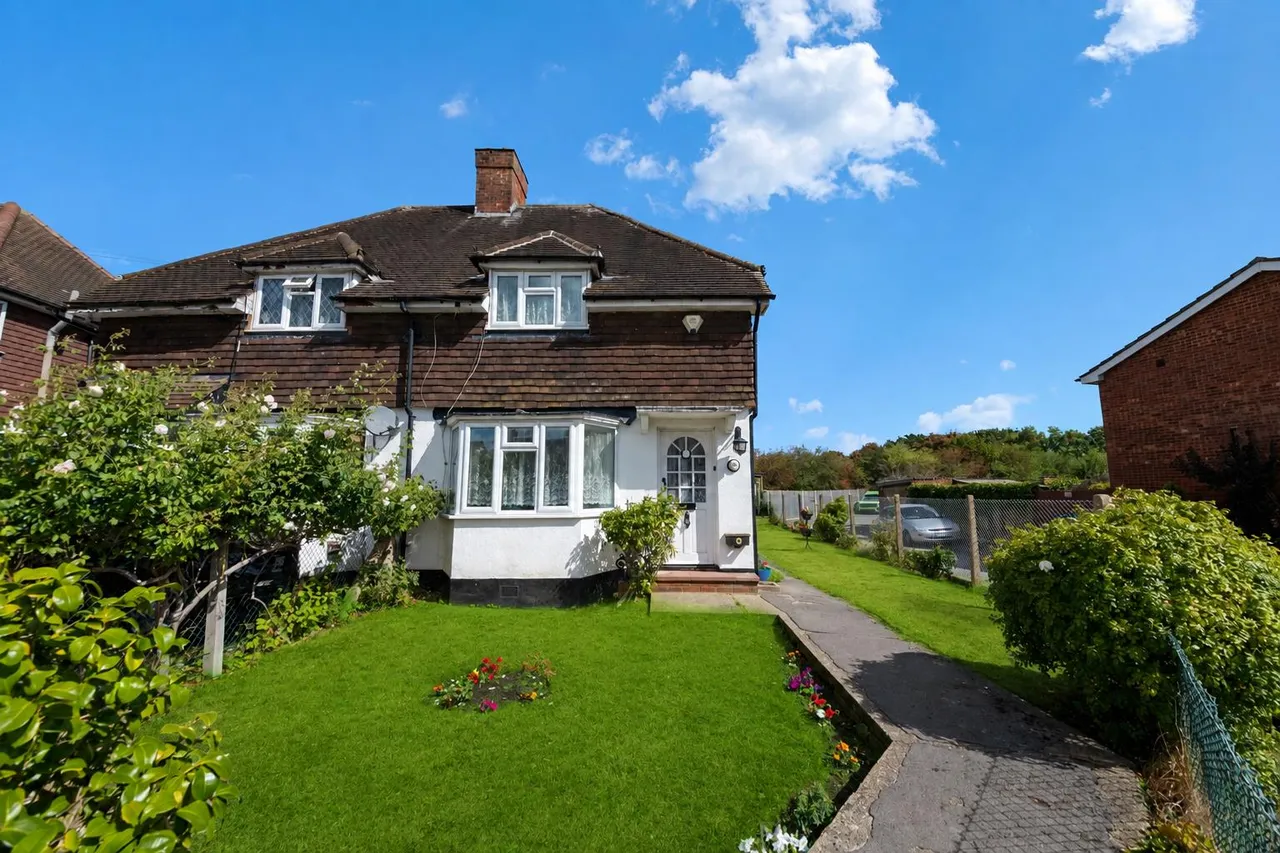 2 bed house for sale, Priory Close, Denham