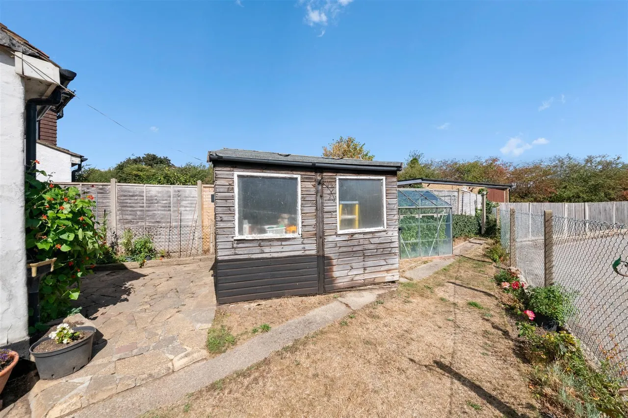 Priory Close, Denham, photo 15