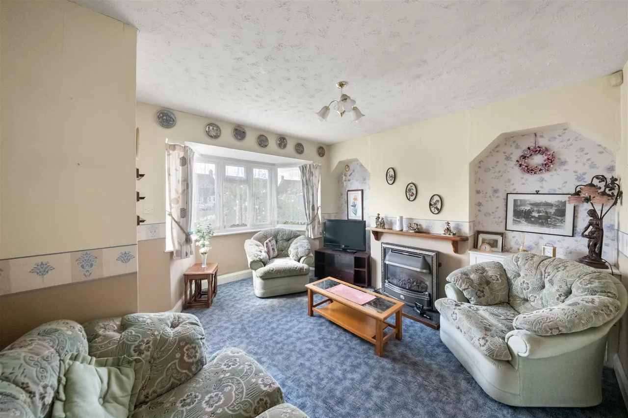 Priory Close, Denham, photo 10