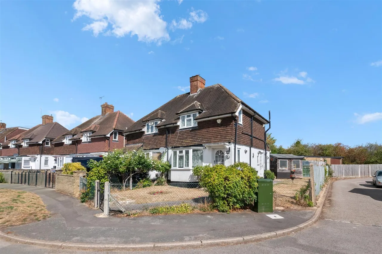 Priory Close, Denham, photo 17