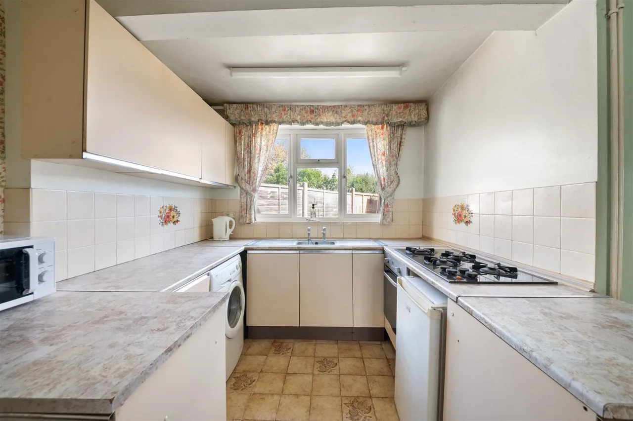 Priory Close, Denham, photo 12