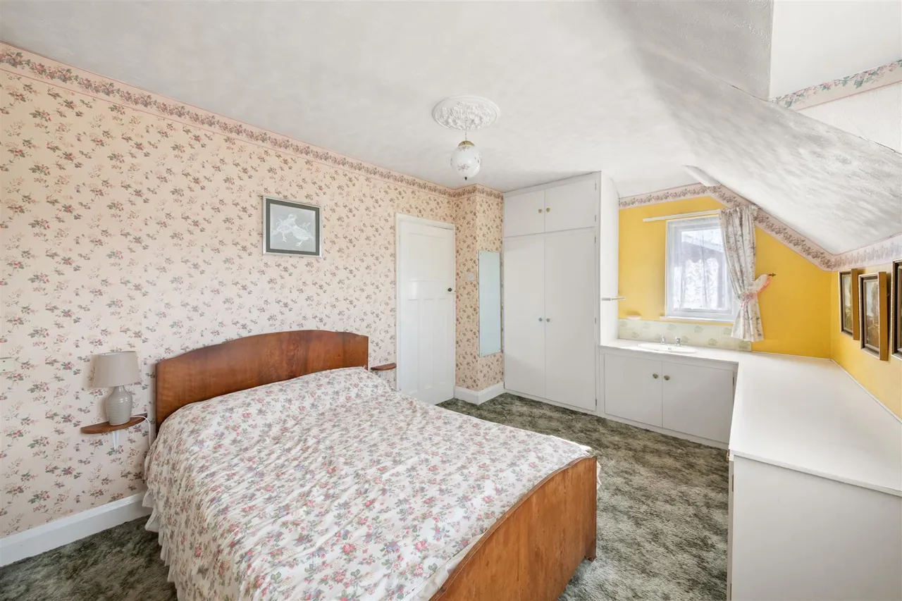 Priory Close, Denham, photo 5