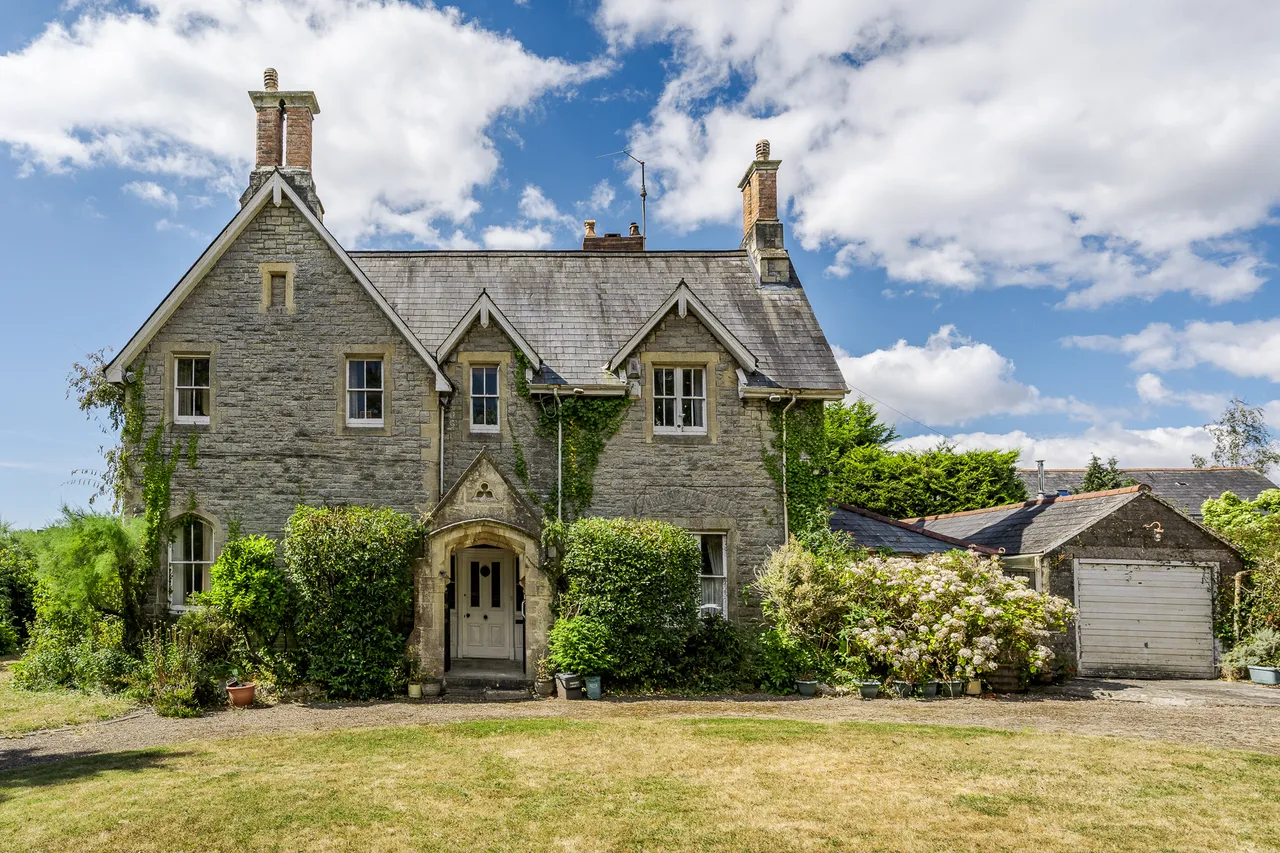 7 bed house for sale, Db