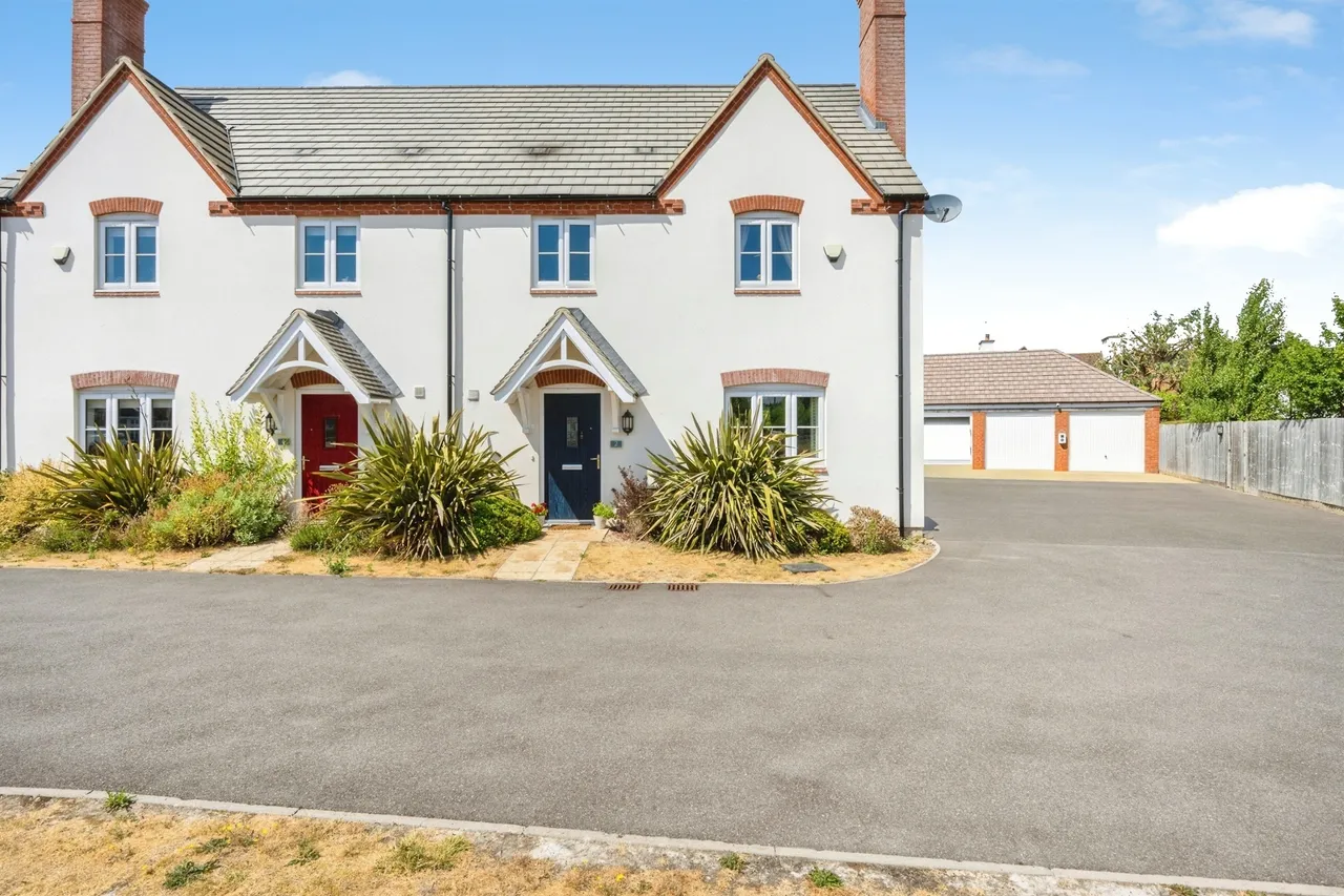 3 bed house for sale — Rushington Meadow, Weston Turville, Aylesbury