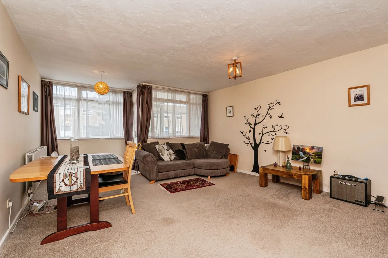South View Court, Woking, GU22, photo 4