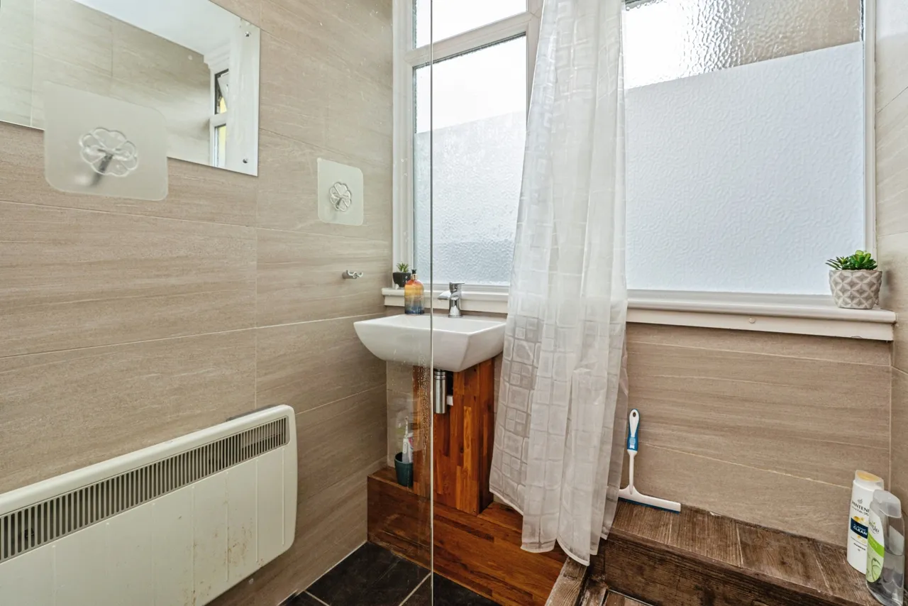 South View Court, Woking, GU22, photo 15