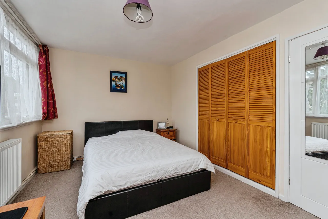 South View Court, Woking, GU22, photo 8