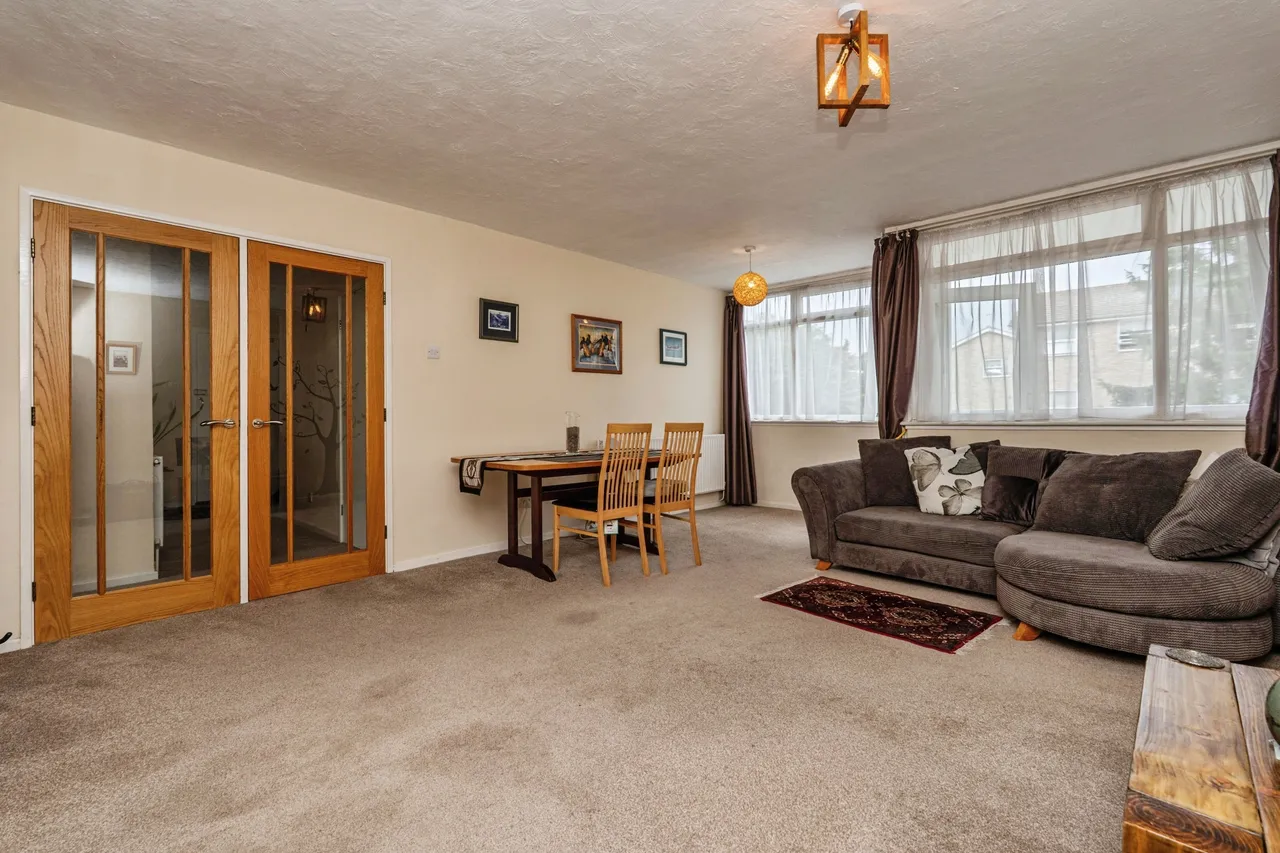 South View Court, Woking, GU22, photo 2