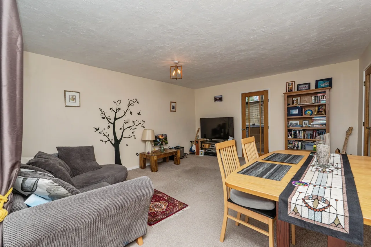 South View Court, Woking, GU22, photo 6