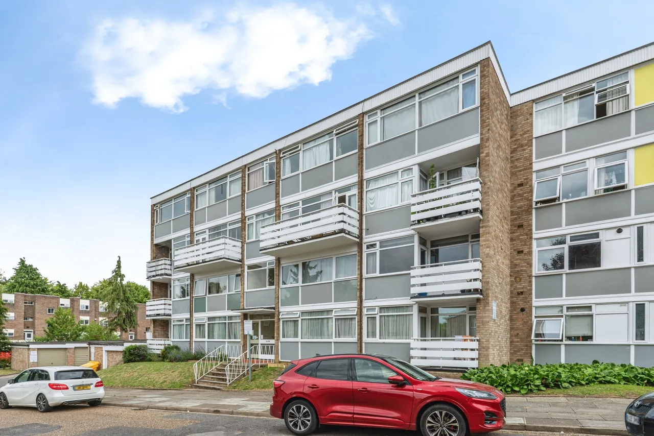 South View Court, Woking, GU22, photo 12
