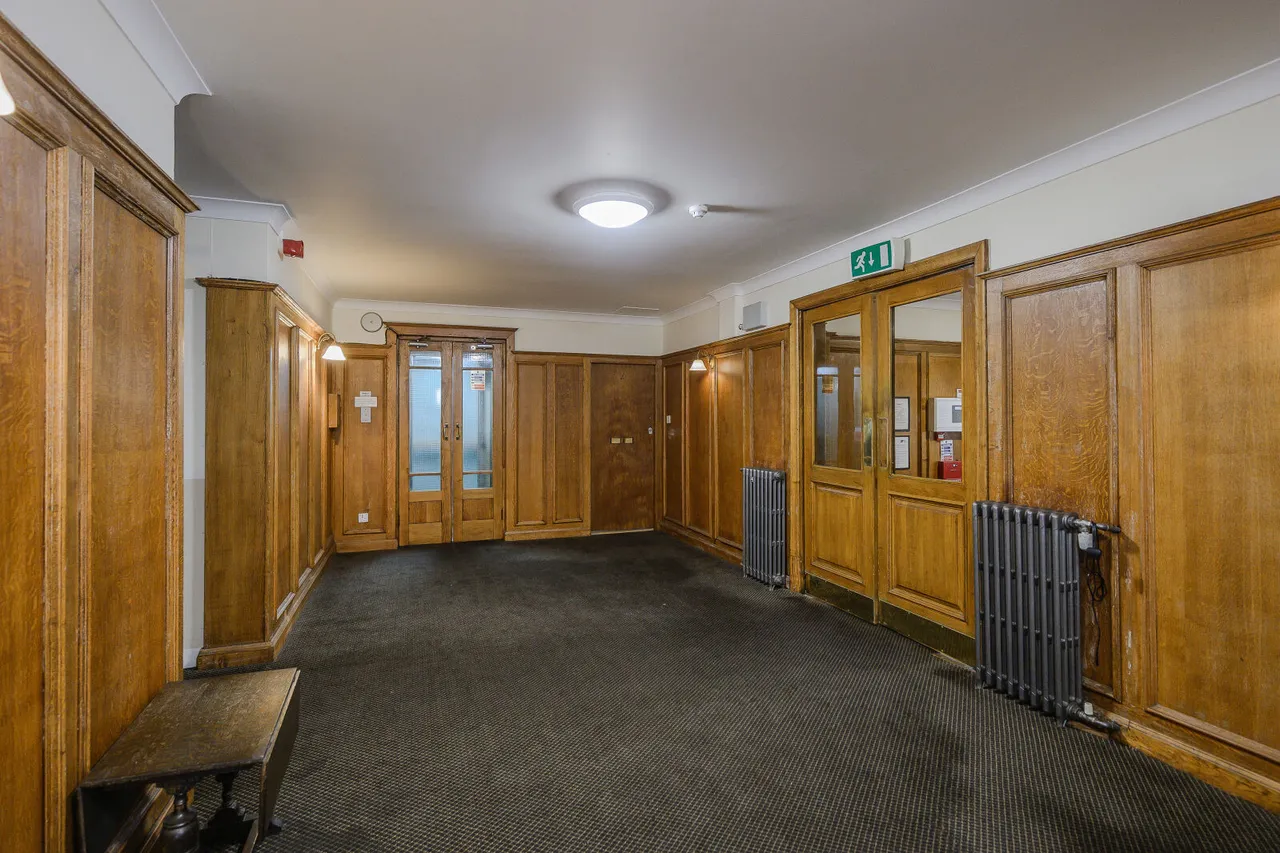 Wimbledon Hill Road, London, SW19, photo 11