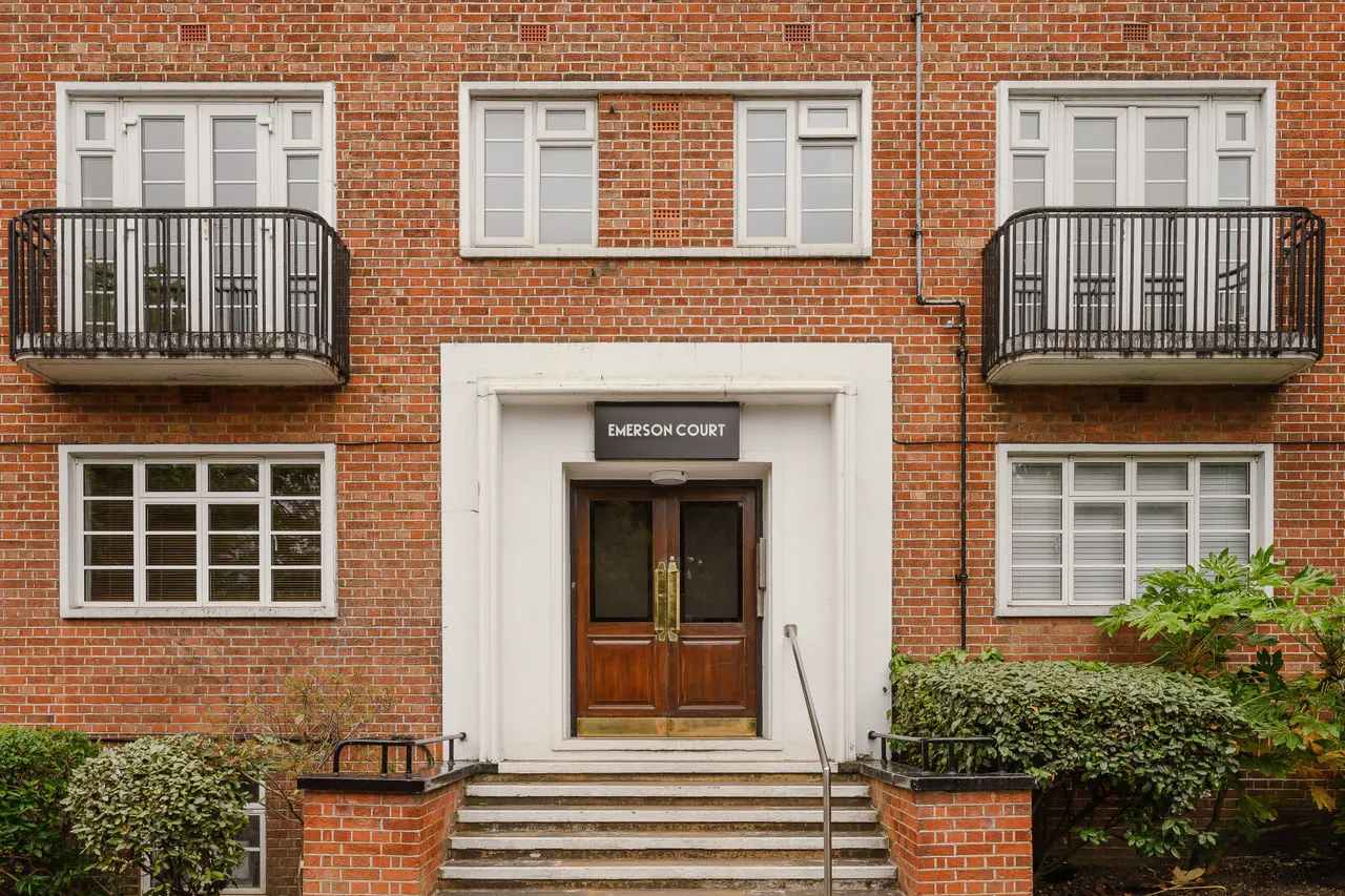 Wimbledon Hill Road, London, SW19, photo 13