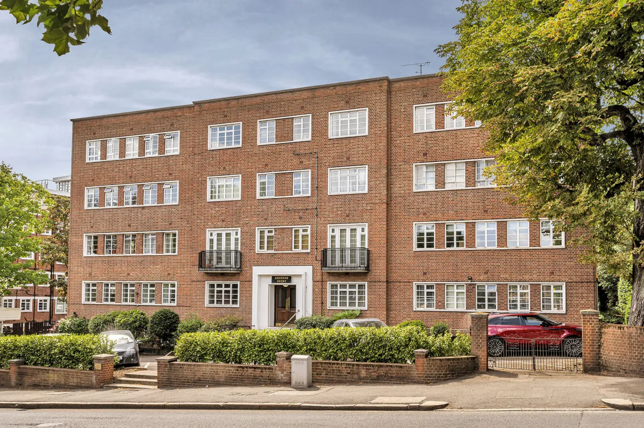 Wimbledon Hill Road, London, SW19, photo 12