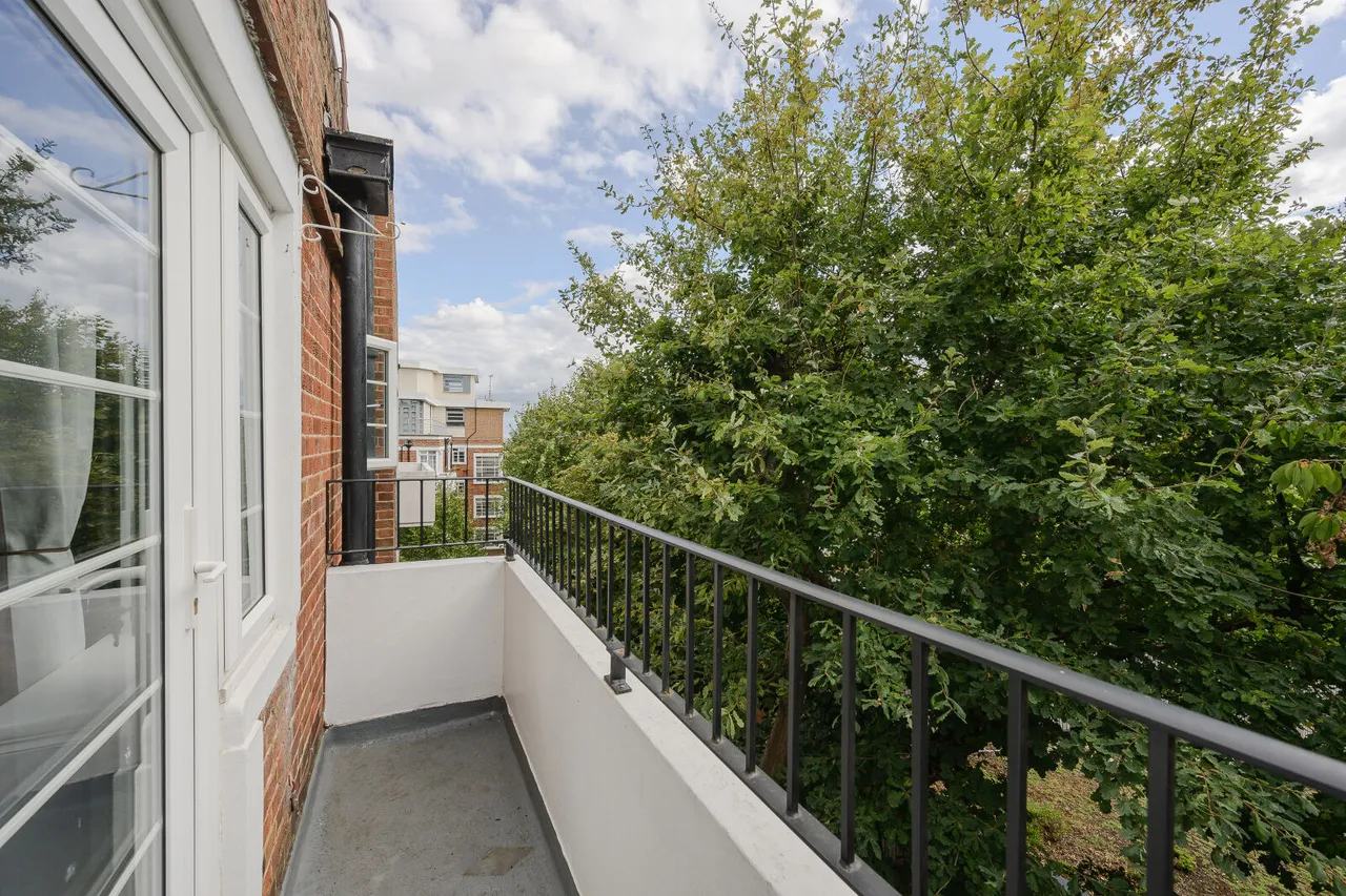 Wimbledon Hill Road, London, SW19, photo 3