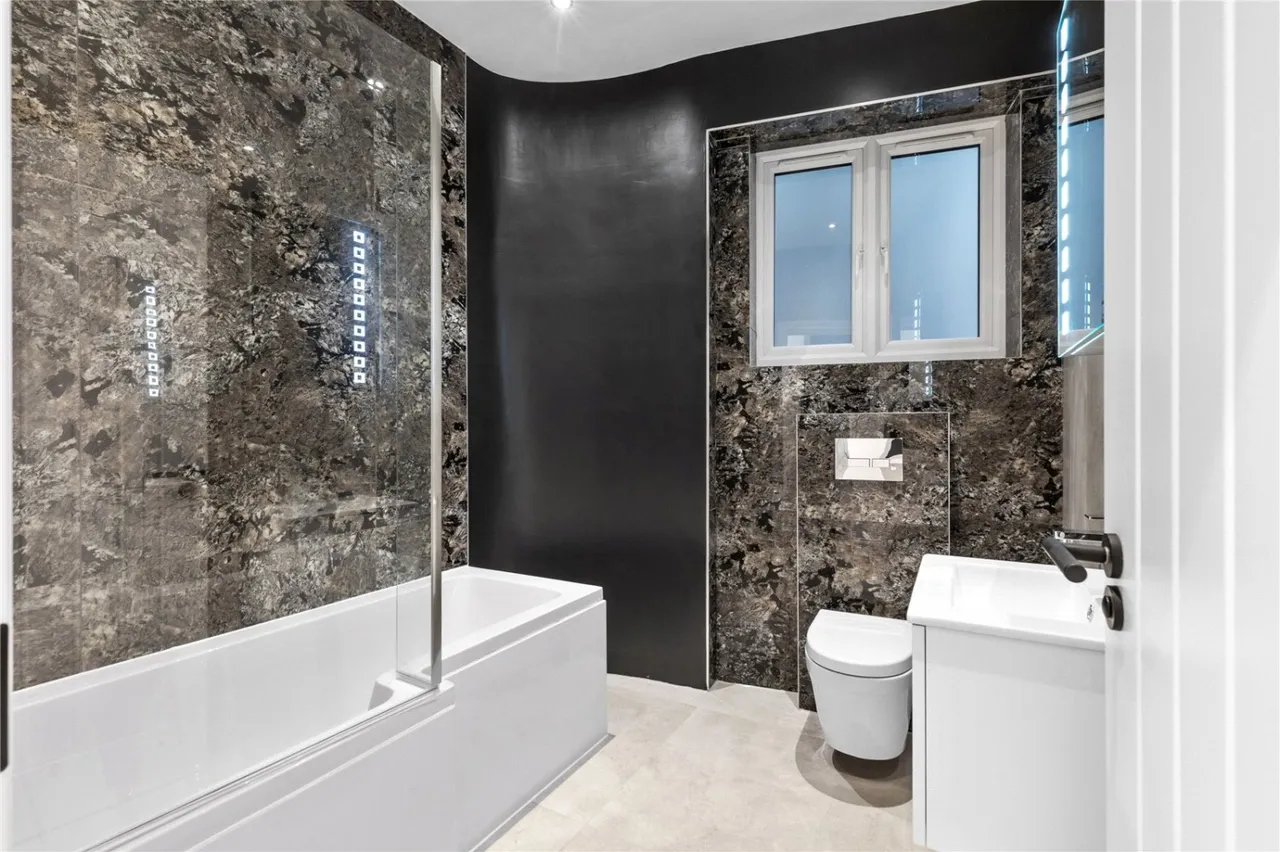 Abbotsford Avenue, London, N15, photo 24