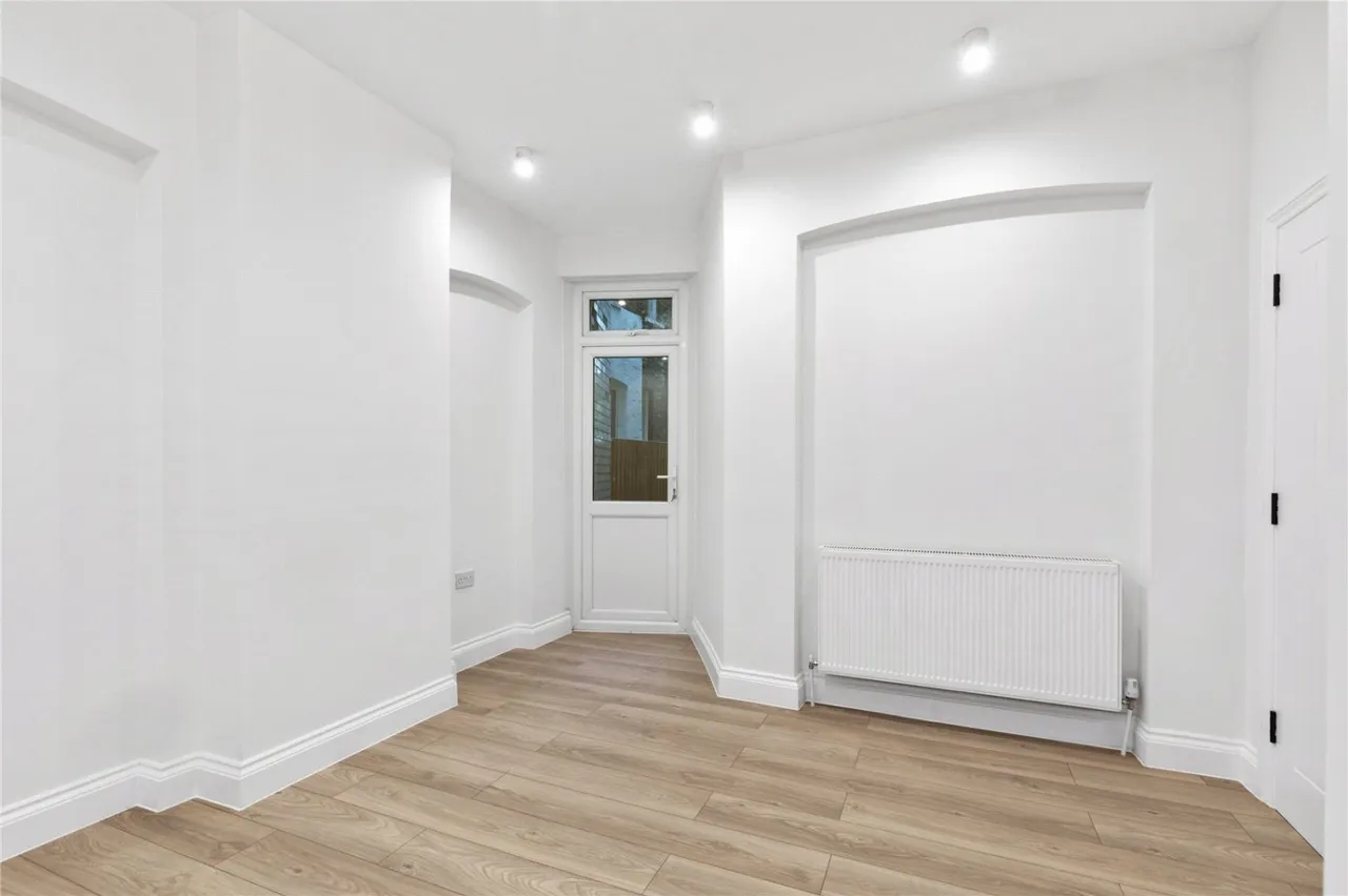 Abbotsford Avenue, London, N15, photo 32