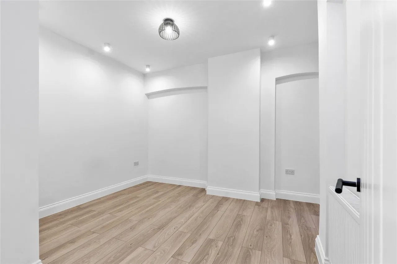 Abbotsford Avenue, London, N15, photo 30