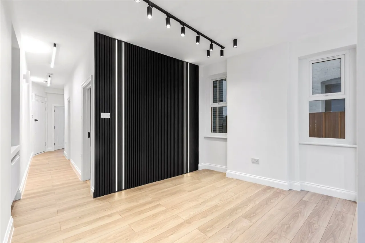 Abbotsford Avenue, London, N15, photo 22
