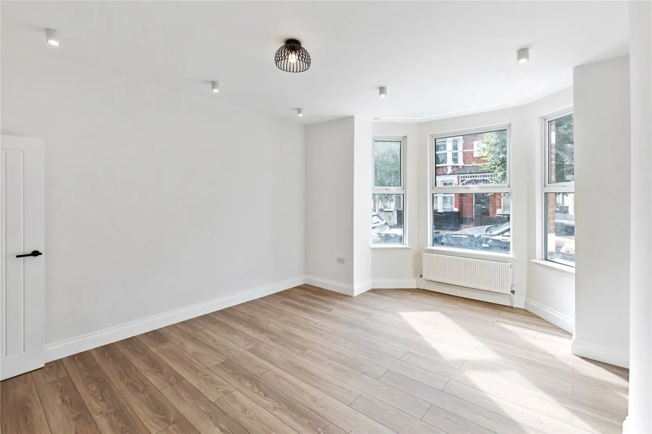 Abbotsford Avenue, London, N15, photo 29
