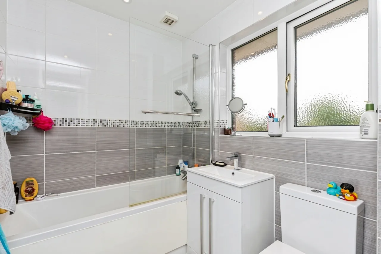 Charrington Way, Broadbridge Heath, RH12, photo 9