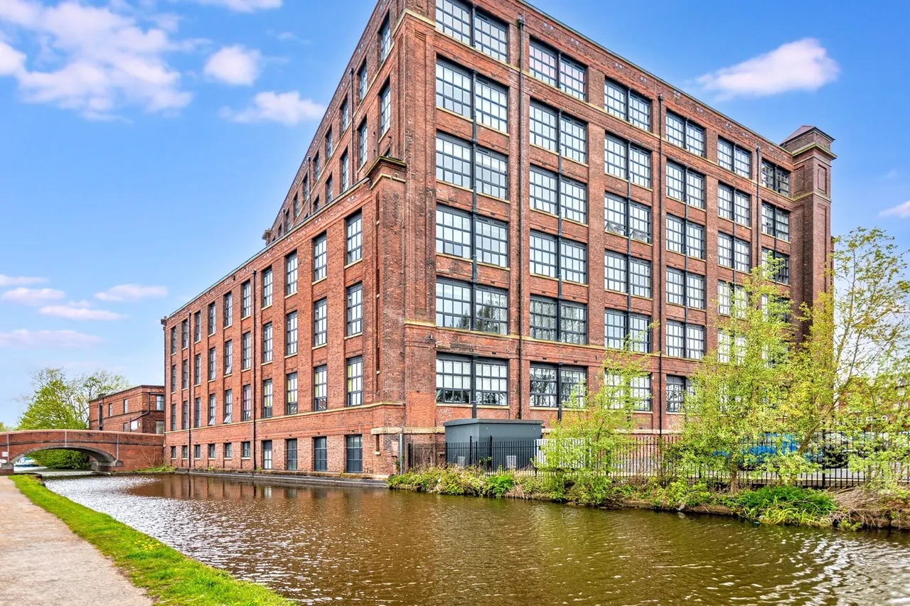 2 bed flat to rent — Apartment 28, Mather House Mather Lane, Leigh, Leigh, WN7 2FR