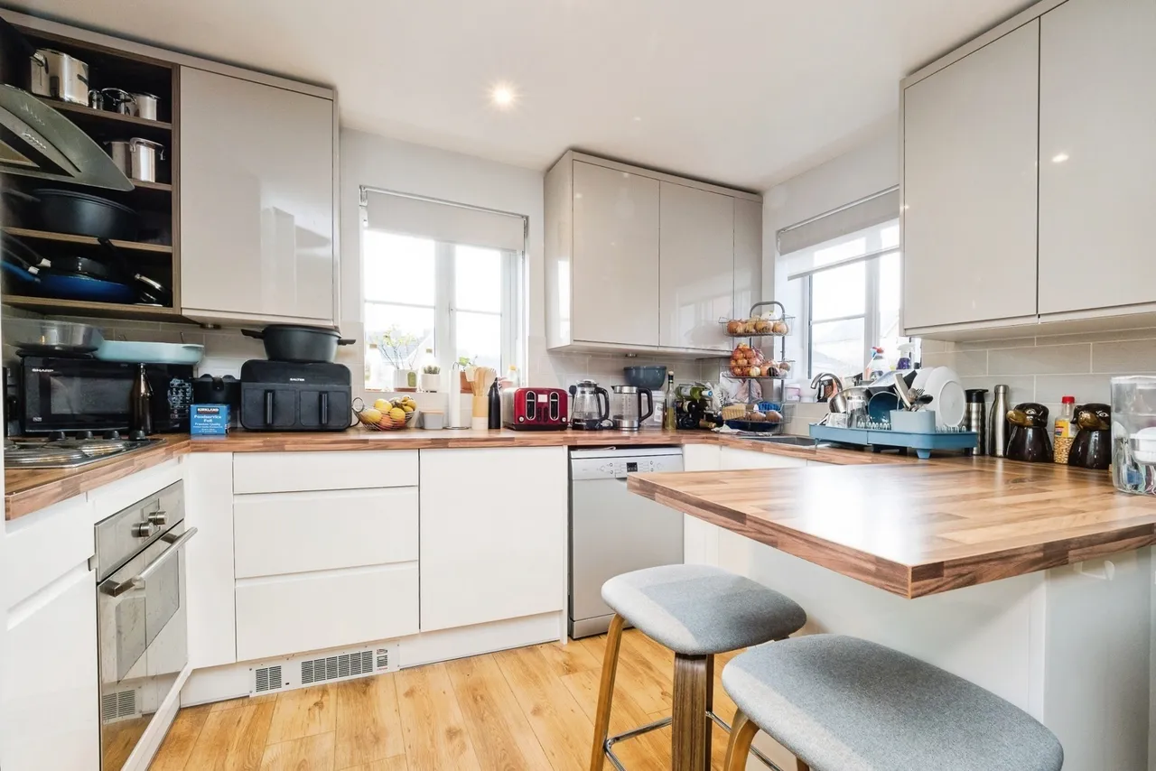Coniston Avenue, Purfleet-on-Thames, Essex, RM19, photo 2