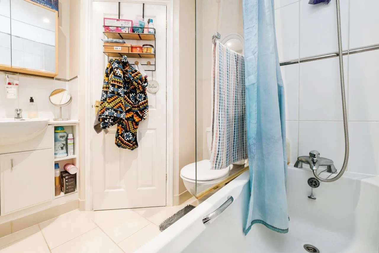 Coniston Avenue, Purfleet-on-Thames, Essex, RM19, photo 11