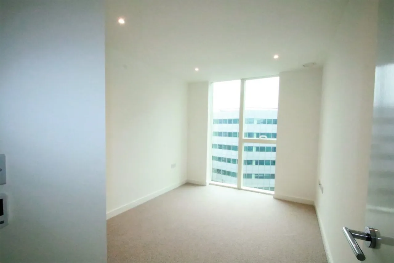 Saffron Square, East Croydon, Surrey, photo 3