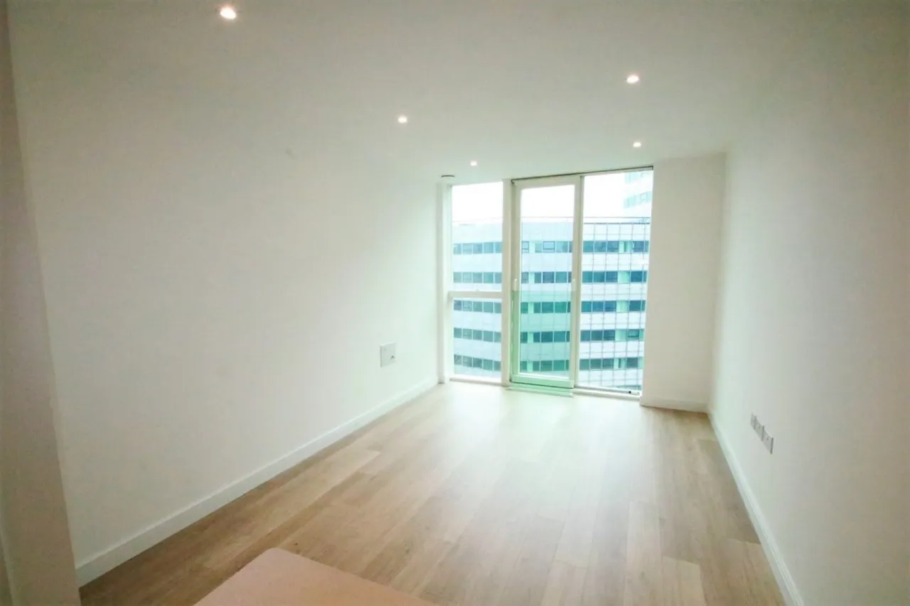 Saffron Square, East Croydon, Surrey, photo 4