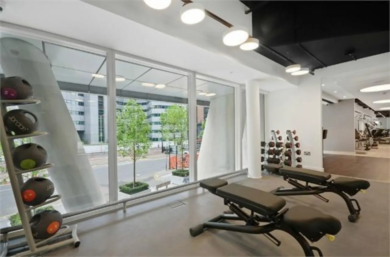 Saffron Square, East Croydon, Surrey, photo 11