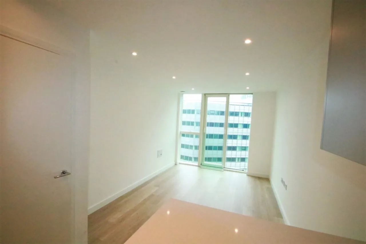 Saffron Square, East Croydon, Surrey, photo 5