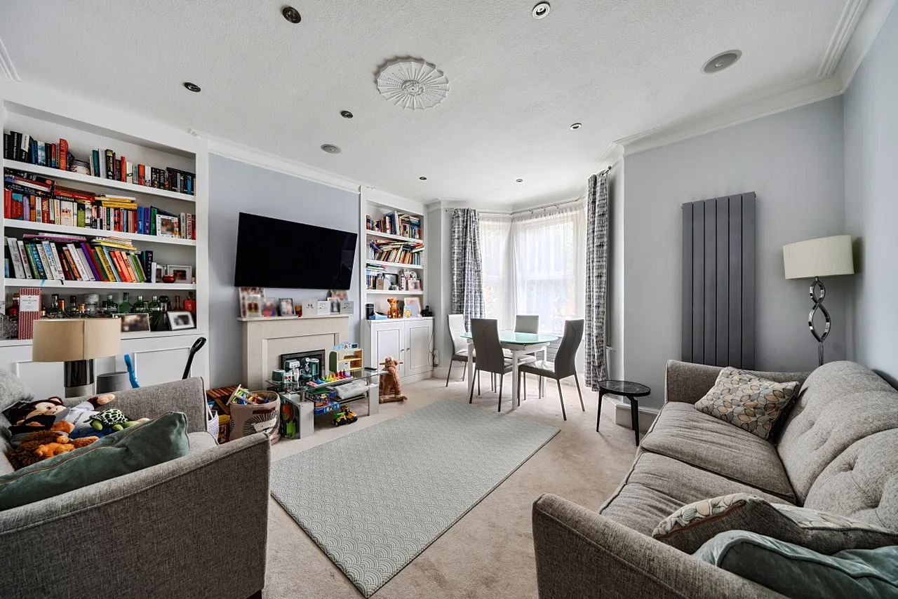 3 bed flat for sale, Charteris Road, Queens Park, NW6