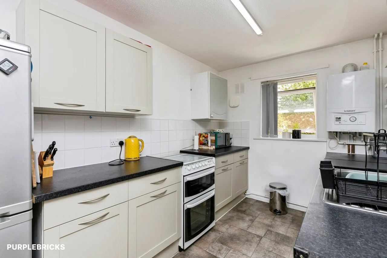 Laurel Walk, Horsham, RH13, photo 3