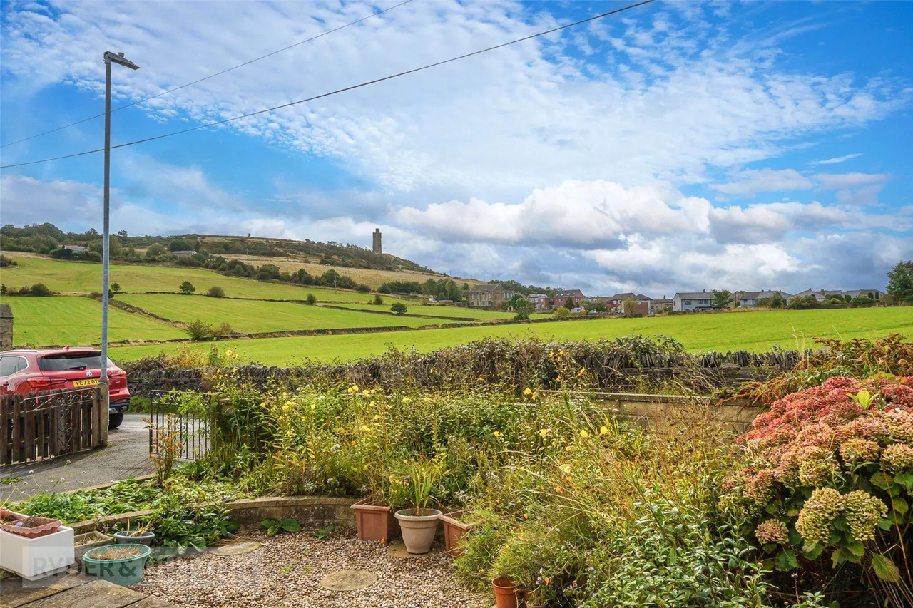 New Laithe Hill, Huddersfield, HD4, photo 2