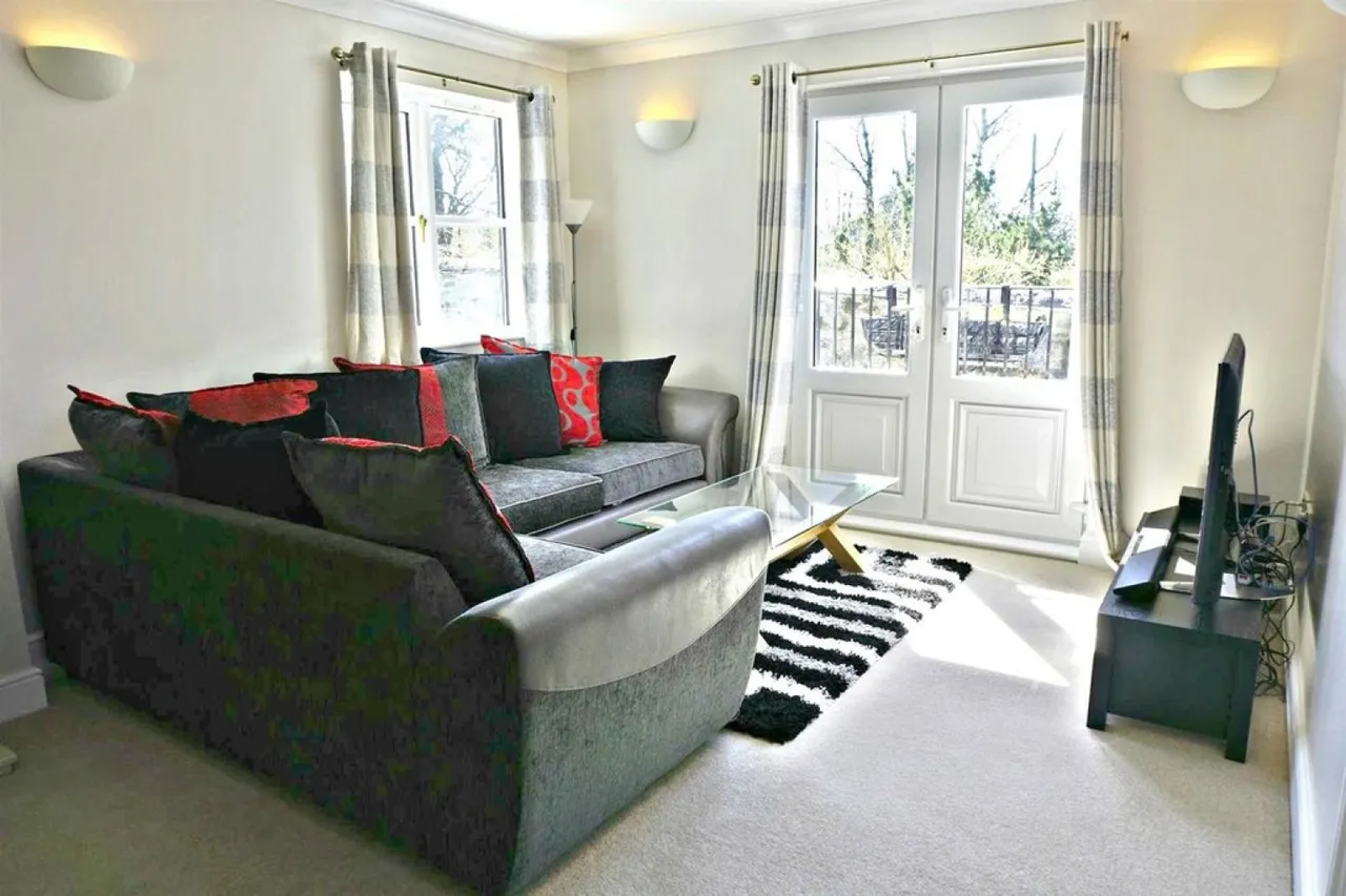 The Walled Garden, TR10, photo 2