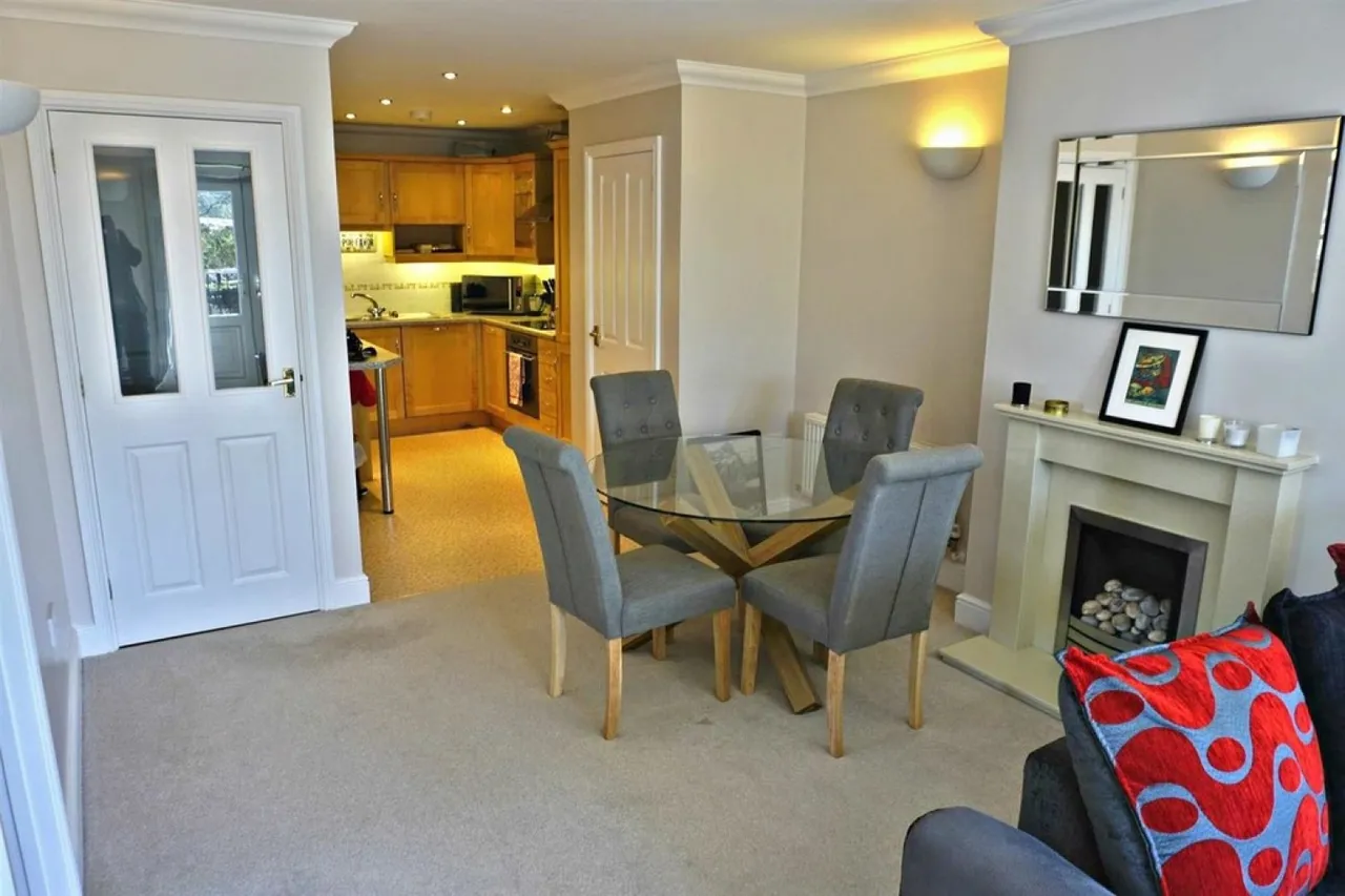 The Walled Garden, TR10, photo 9