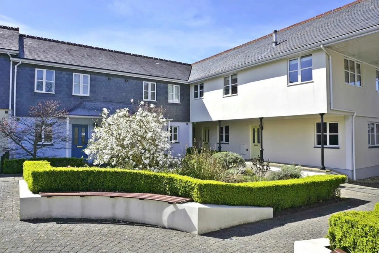 2 bed flat for sale, The Walled Garden, TR10