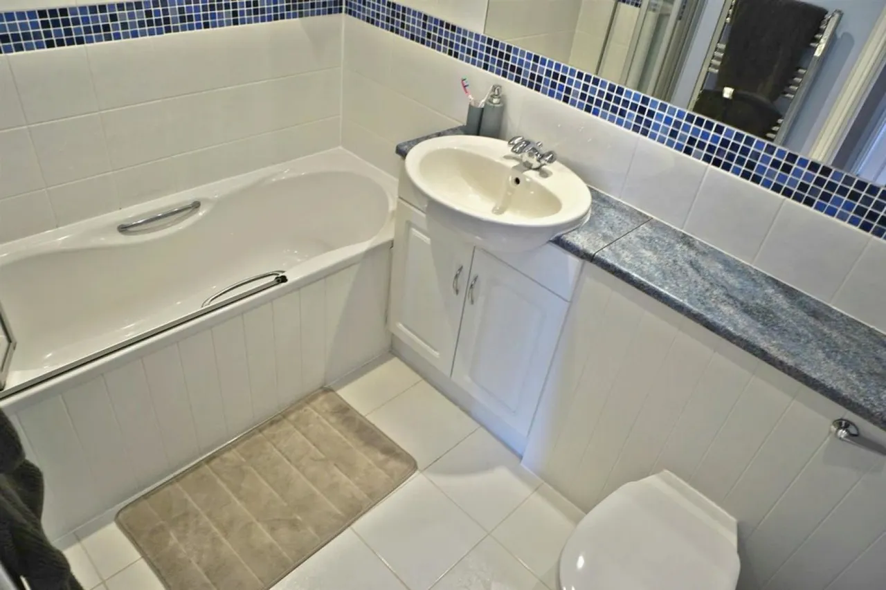 The Walled Garden, TR10, photo 7