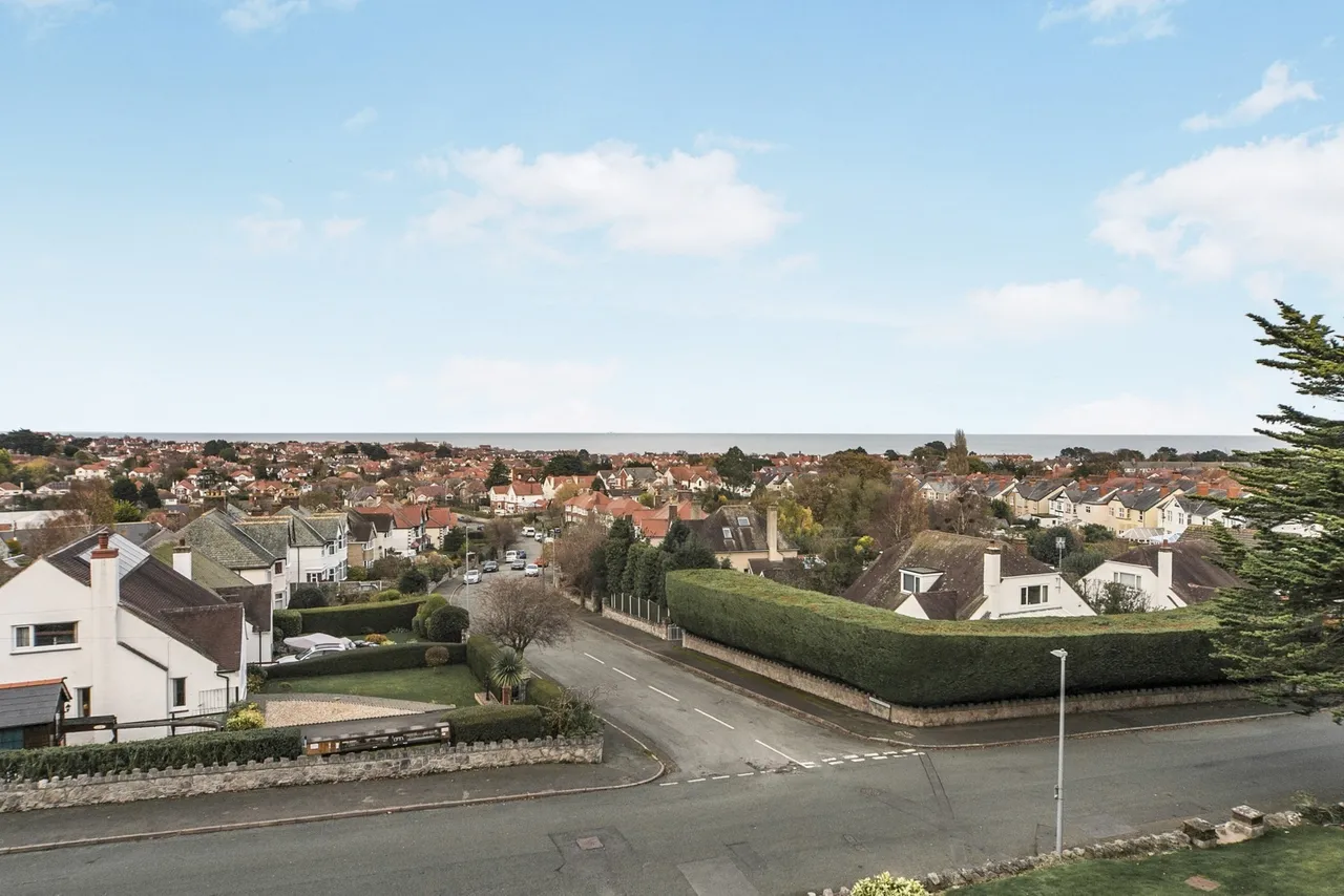 Victoria Park, Colwyn Bay, LL29, photo 5