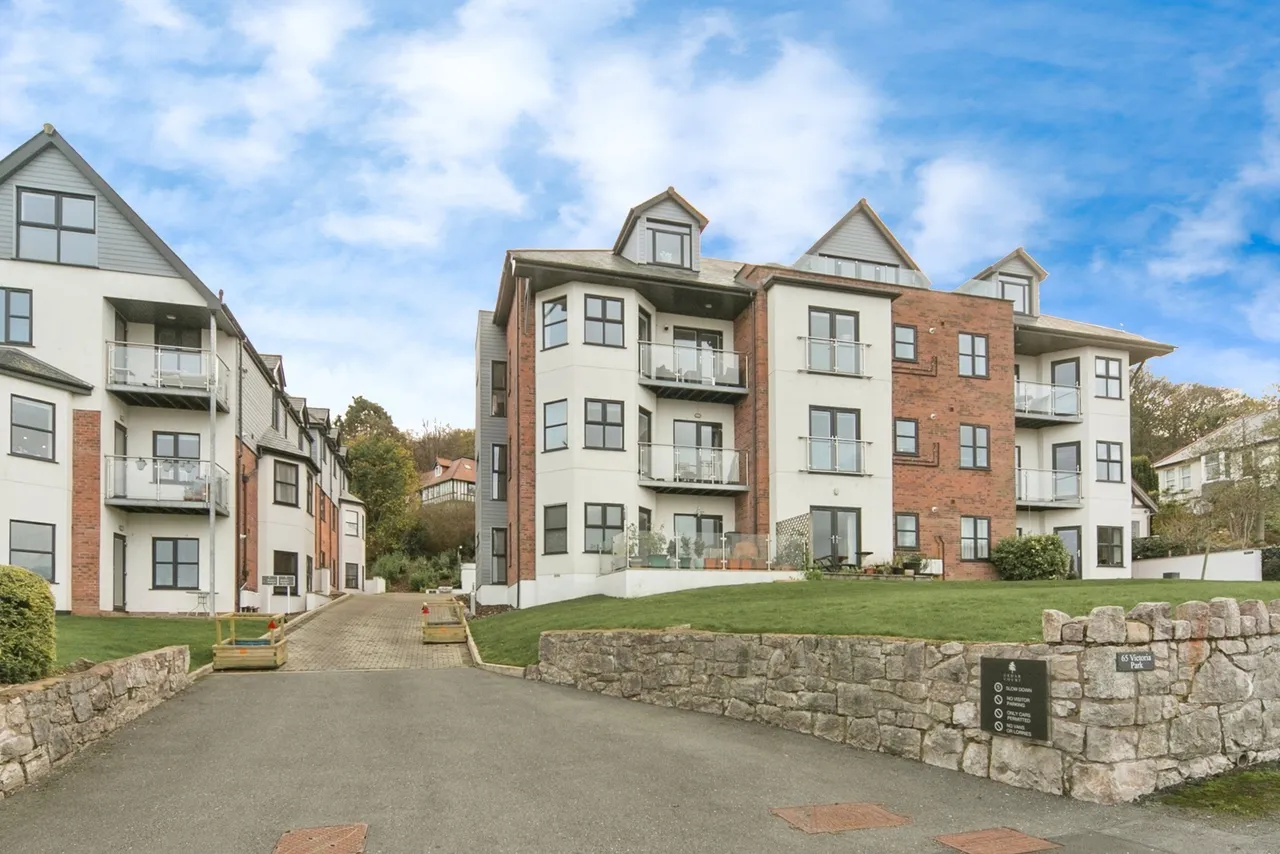 Victoria Park, Colwyn Bay, LL29, photo 2