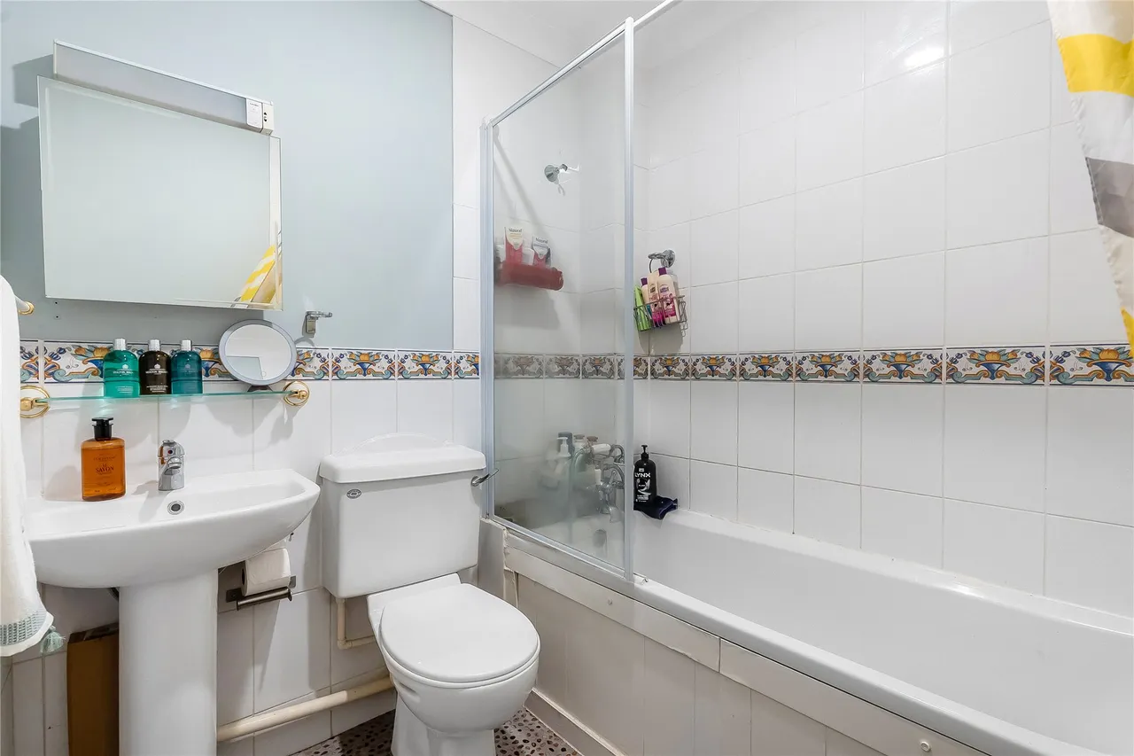 West Meads, Guildford, GU2, photo 13
