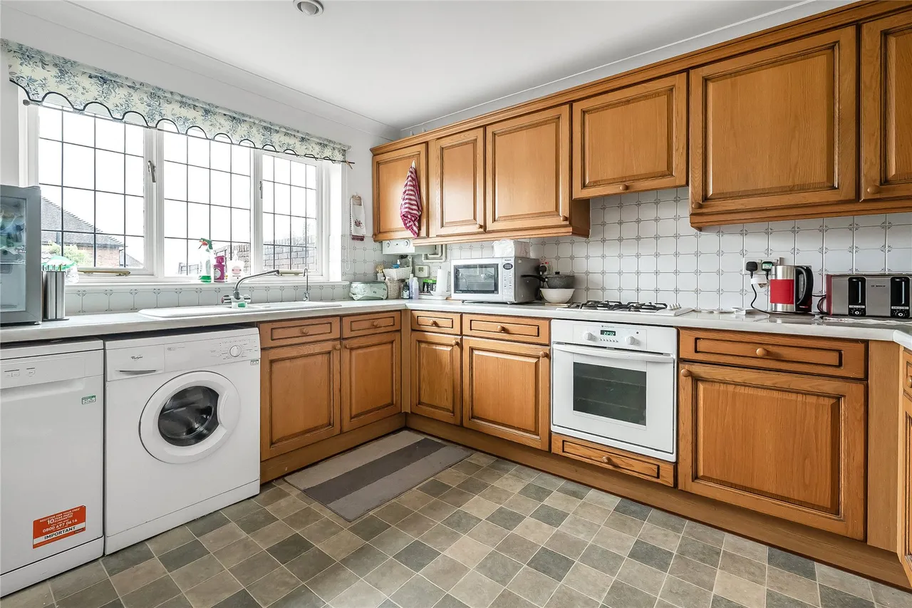 West Meads, Guildford, GU2, photo 2
