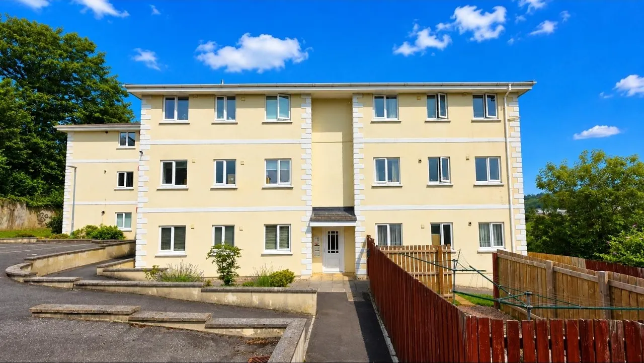 2 bed flat for sale, Austin Crescent, Plymouth, PL6