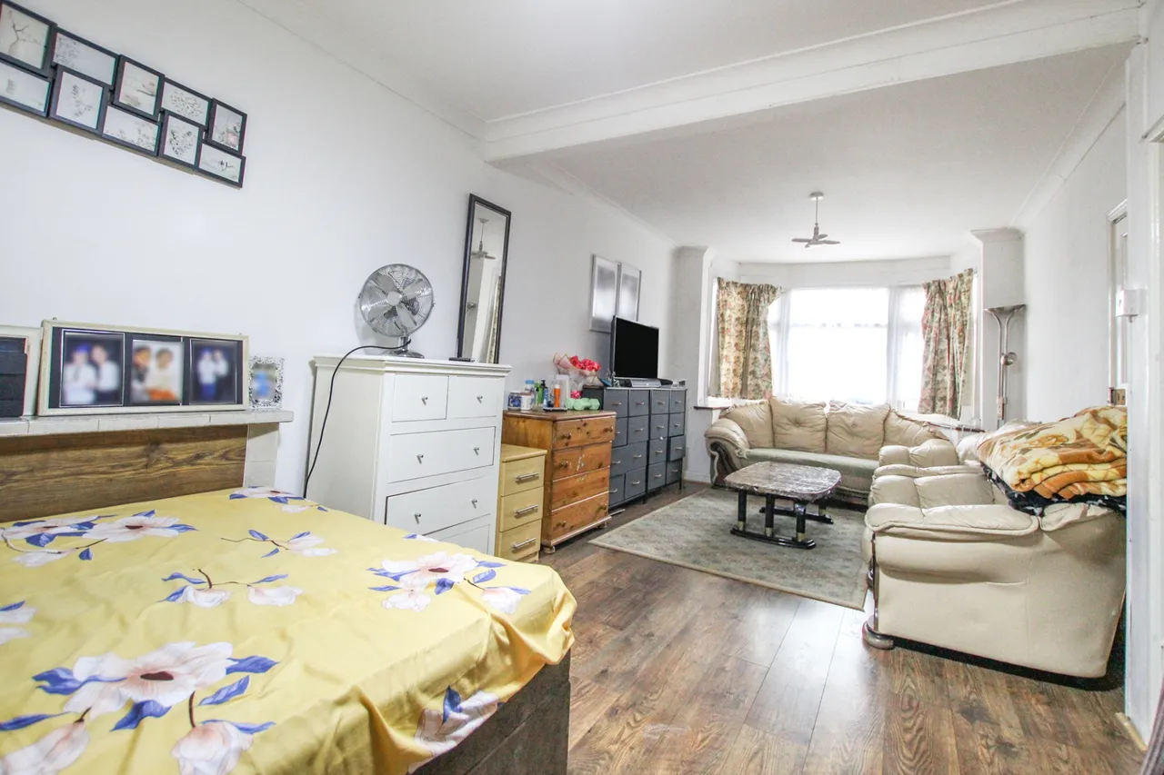 Laburnum Road, Hayes, UB3, photo 3