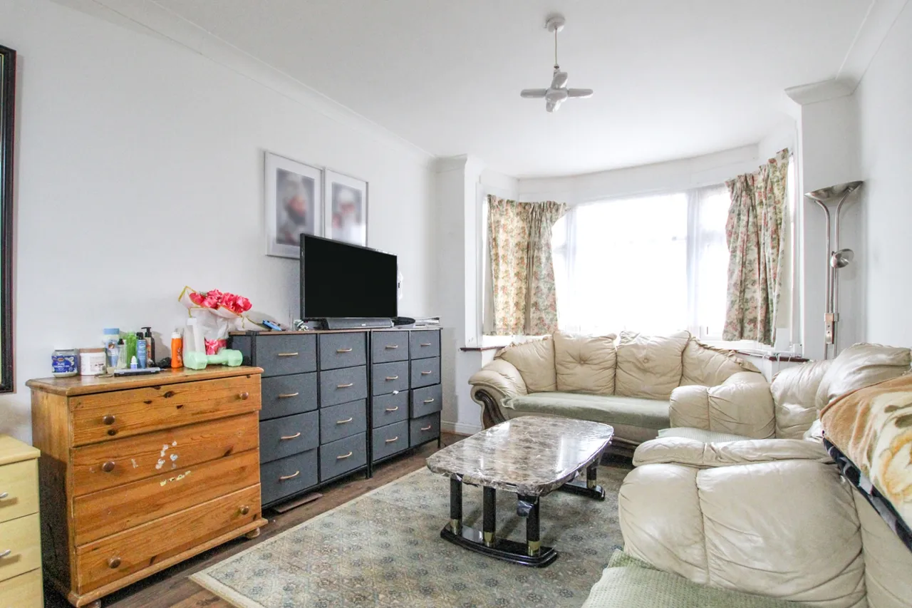 Laburnum Road, Hayes, UB3, photo 2