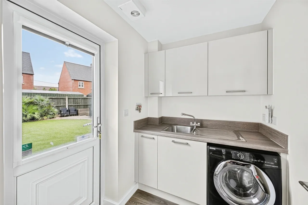 Chaplins Drive, Roade, Northampton, photo 8
