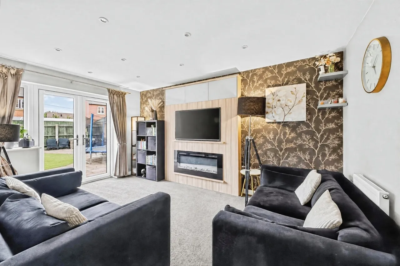 Chaplins Drive, Roade, Northampton, photo 2