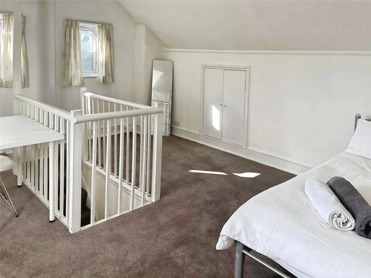 Brougham Road, London Fees Apply, W3, photo 3